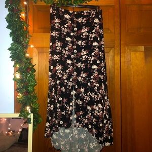 Long floral skirt with buttons.